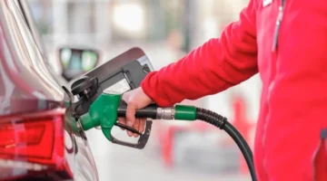 العوضي يكشف تفاصيل صادمة حول استحواذ المصافي على 53 بالمئة من إيرادات البلاد النفطية